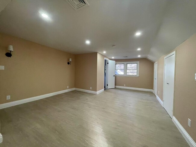 Building Photo - 232 Brookville Rd