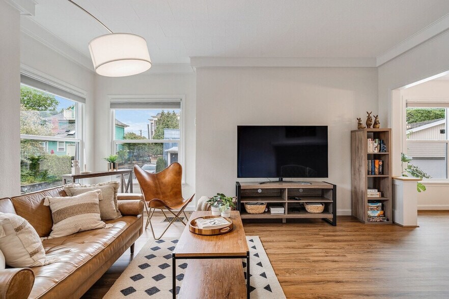 Building Photo - 715 W Wheeler St