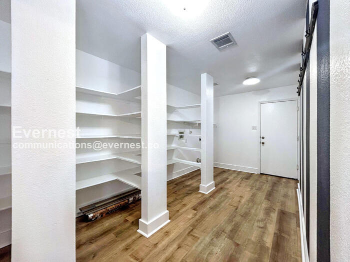 Building Photo - 1401 Balsam Way
