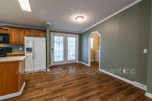 Building Photo - 1322 Silver Charm Way