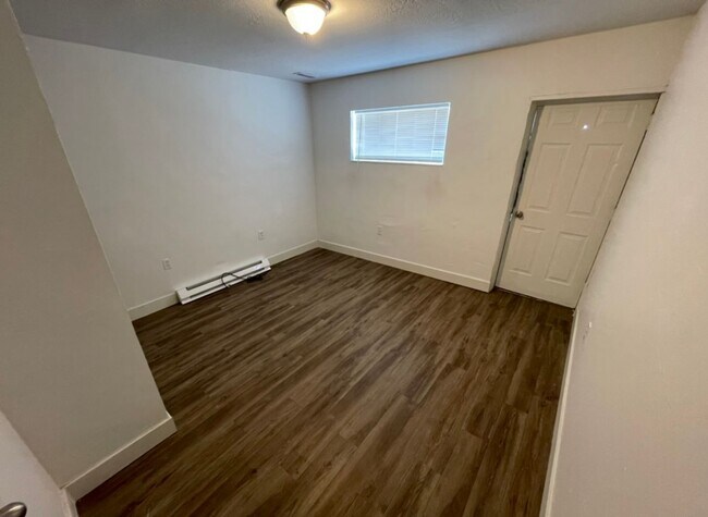 Building Photo - 588-590 S 300 W