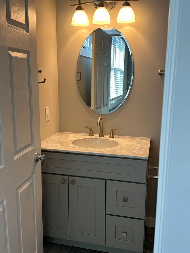 Building Photo - Short term lease. New Construction 4BR/4.5BA Great Location!