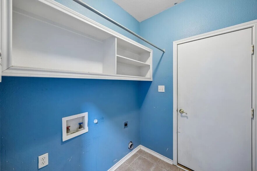 Building Photo - 1833 Melton Dr