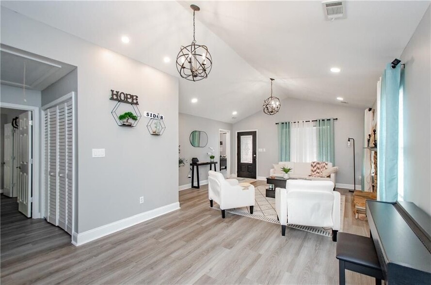 Building Photo - 238 Knob Hill Dr