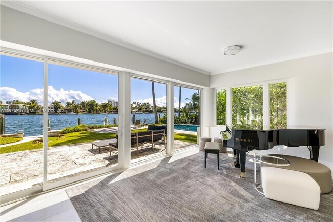 Building Photo - 625 E Dilido Dr