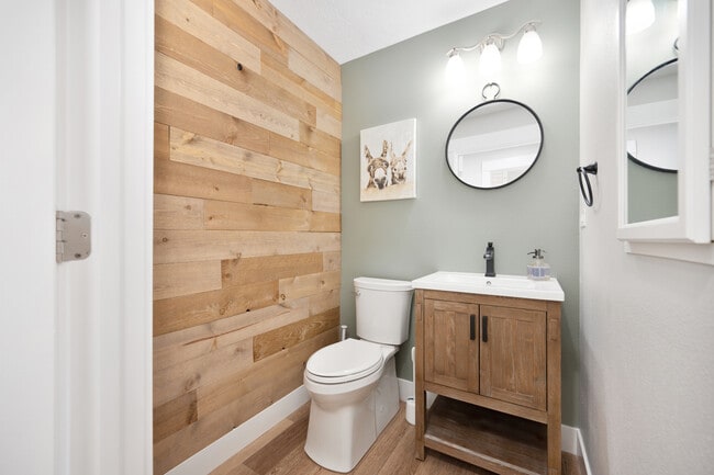 Building Photo - 841 N 5th St