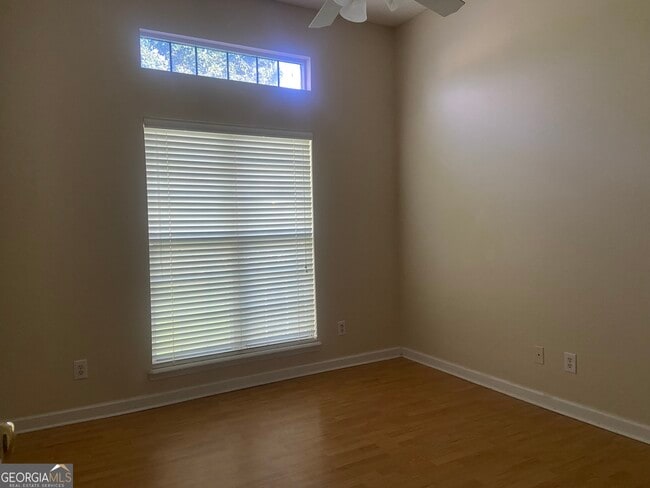 Building Photo - 105 Luster Ct