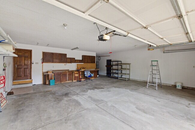 Building Photo - Single-Family Home in Near-Perfect Condition | 931 square foot 3-Car Garage!! | Covered Patio | L...