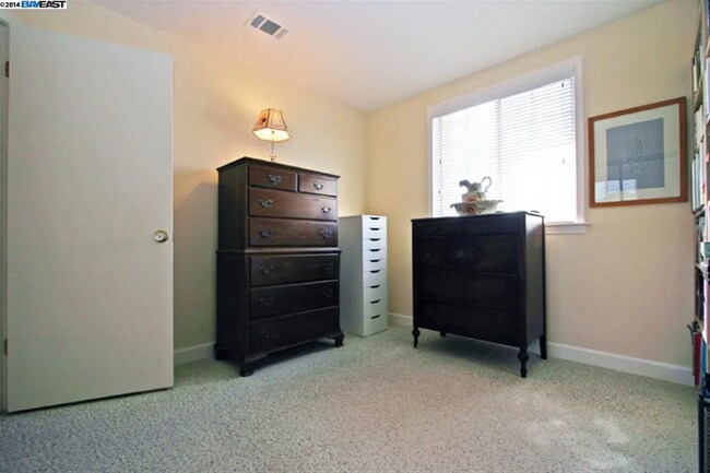 Building Photo - 5815 Northland Terrace