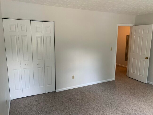 Building Photo - 1104 Collins Ln