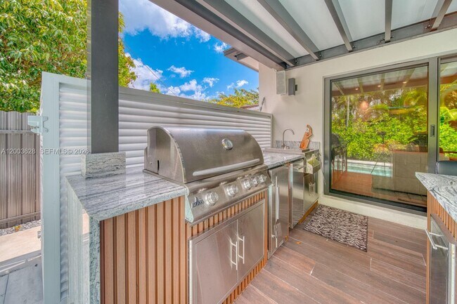 Building Photo - 1940 SW 32nd Pl