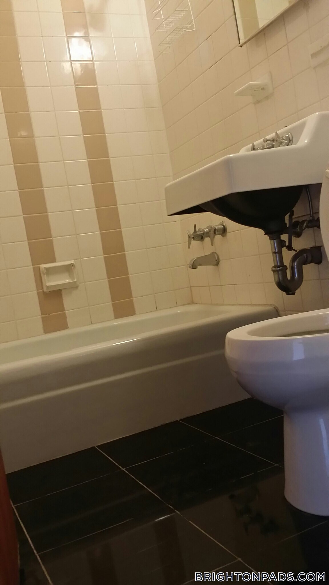 Building Photo - 160 N Beacon St