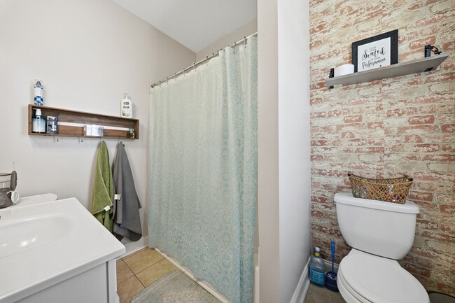 Building Photo - 146 W Seaview Ave