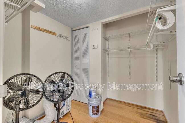 Building Photo - 6800 Fleetwood Rd