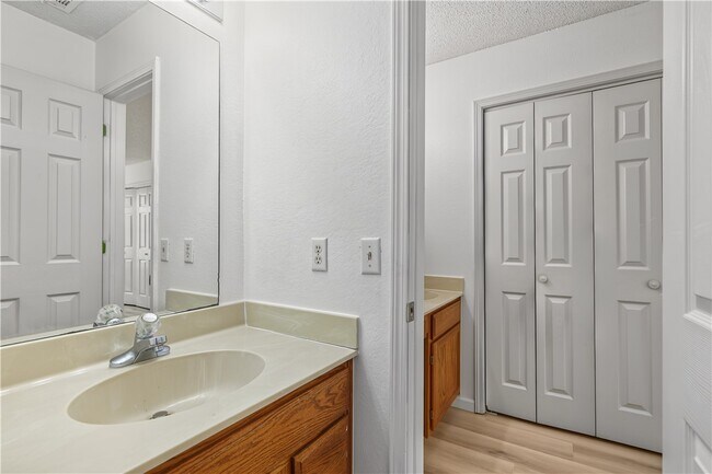 Building Photo - 1602 Parkview Pl