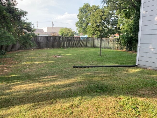 Building Photo - Spacious Four-Bedroom Home with Loft and Private Fenced Yard – Steps from Downtown Blacksburg