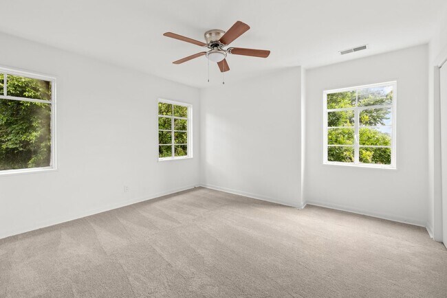 Building Photo - Charming 4 Bedroom, 2 Bathroom house