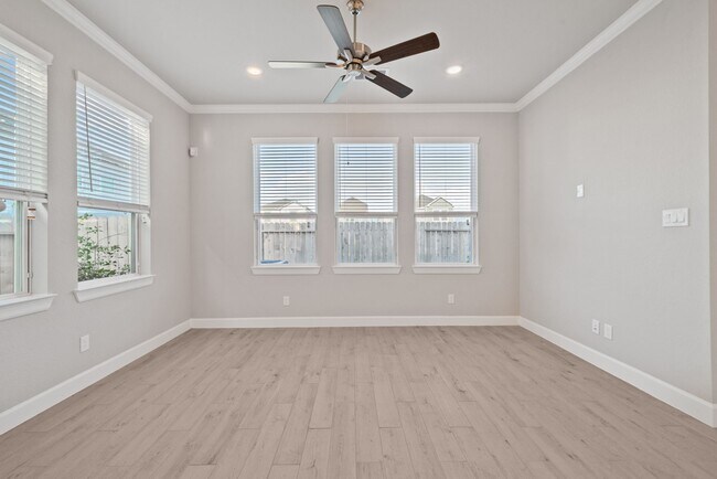 Building Photo - 11407 Blossom Sq St