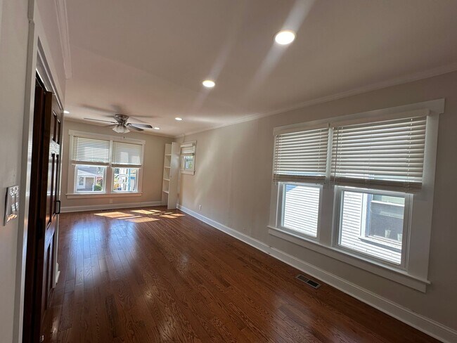 Building Photo - A beautiful, spacious, fully undated 2 bed...