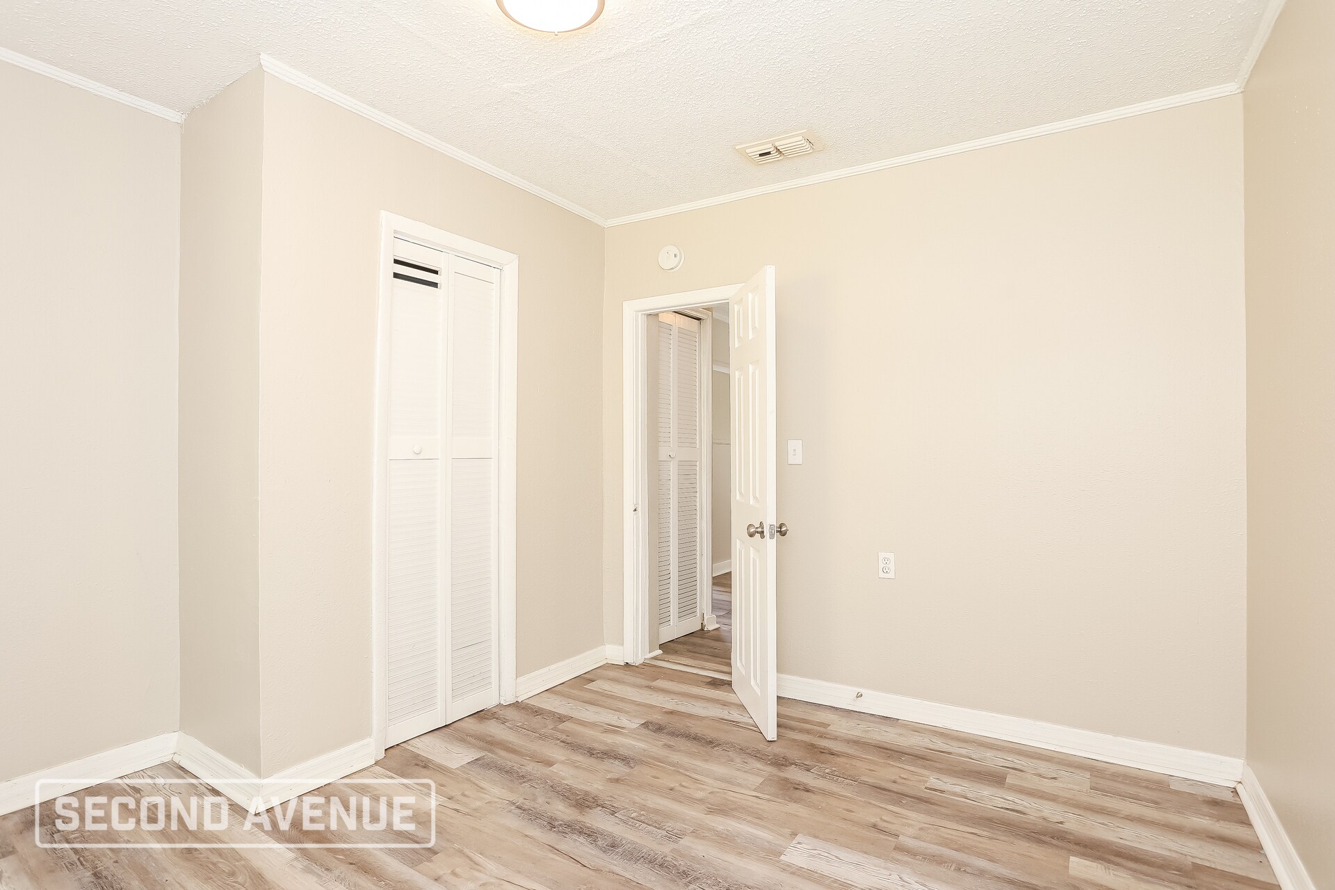 Building Photo - 2011 W 15th St