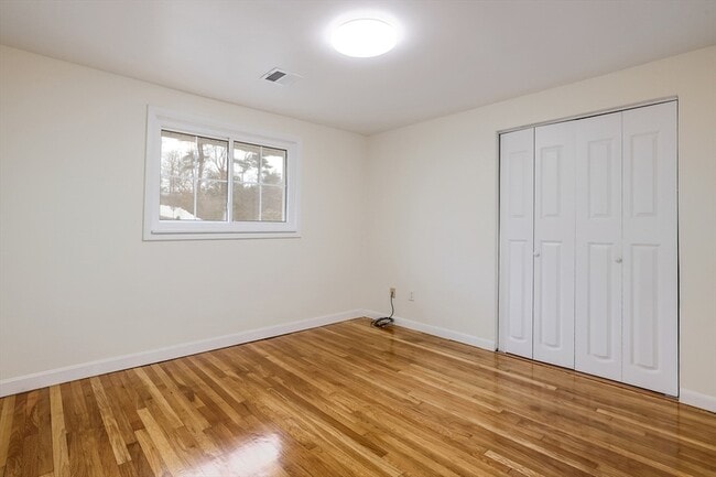 Building Photo - 8 Leonard Dr