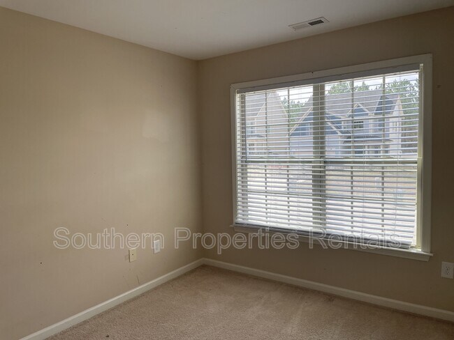 Building Photo - 42 Expedition Dr