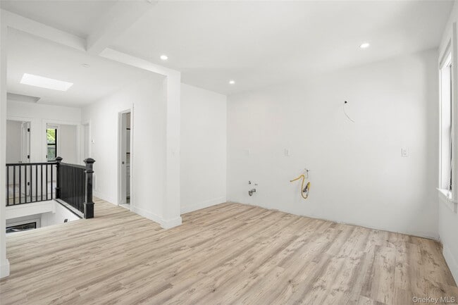 Building Photo - 2122 Boston Post Rd