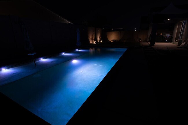 Building Photo - 14144 W Smoketree Dr