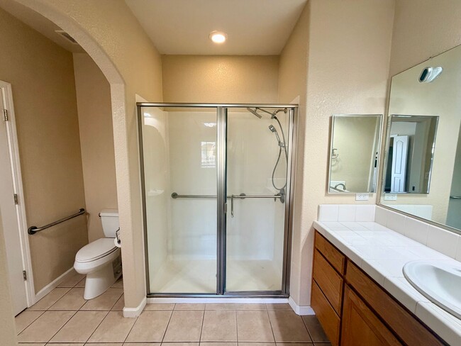 Building Photo - 147 Apple Ln