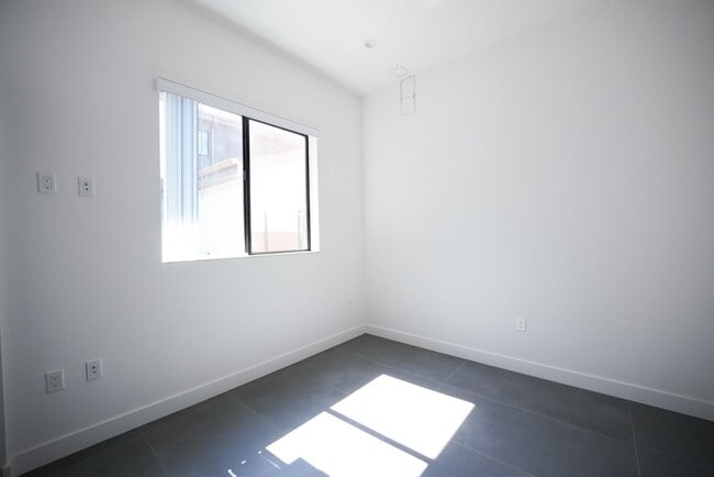 Building Photo - Fair Ave