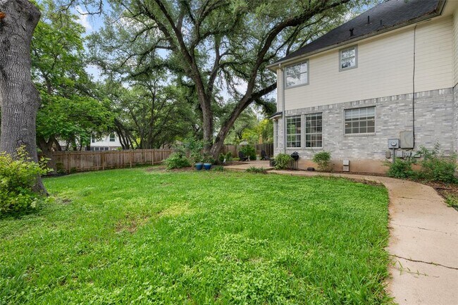 Building Photo - 2045 St Andrews Dr