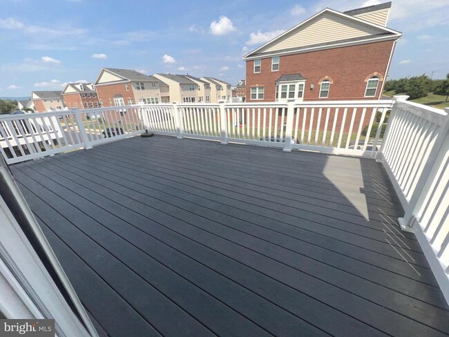 Building Photo - 25835 Clairmont Manor Square