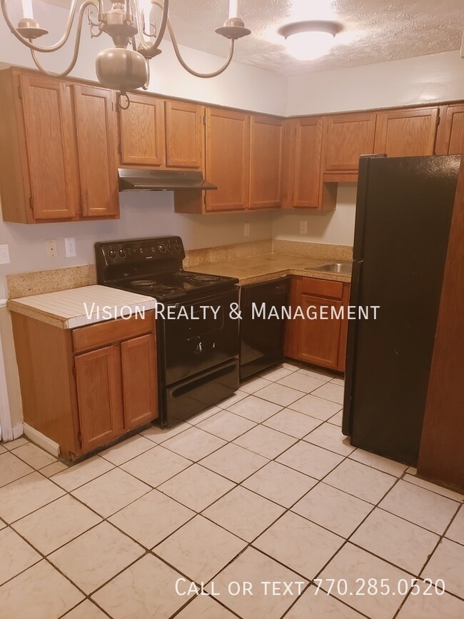 Building Photo - 2BR/1.5BA  Townhome Lithonia