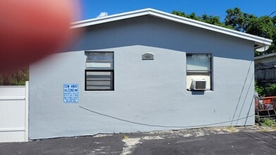 Building Photo - 905 19th St