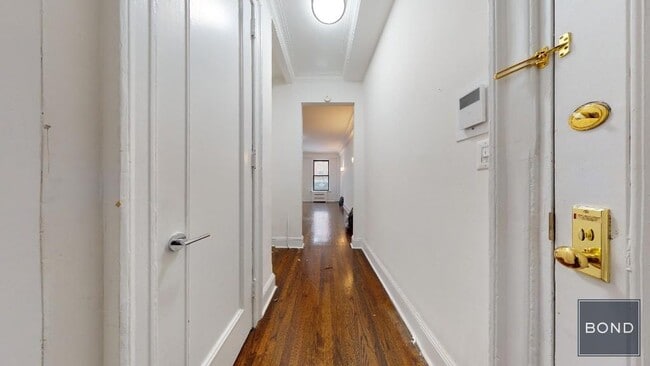 Building Photo - 166 W 72nd St