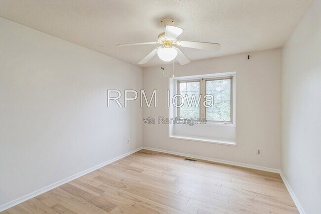 Building Photo - 13585 Summit Dr