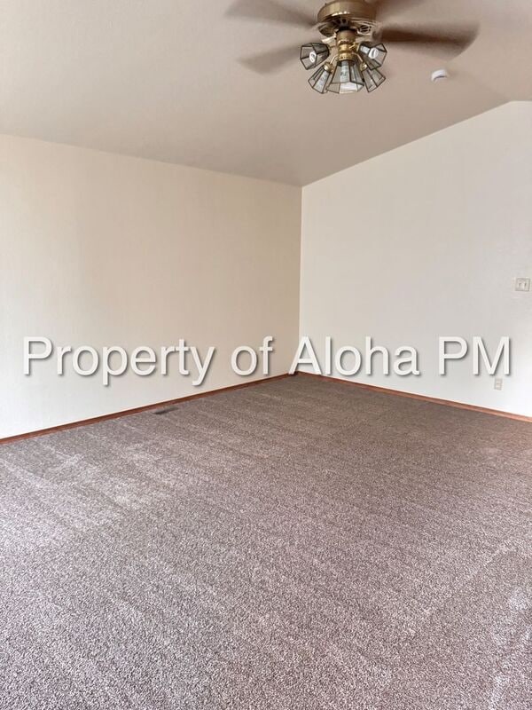 Building Photo - 2171 N Linder Rd