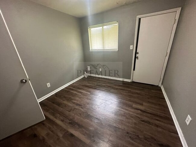 Building Photo - 6205 E 152nd Ter #A, Grandview, MO 64030 2...
