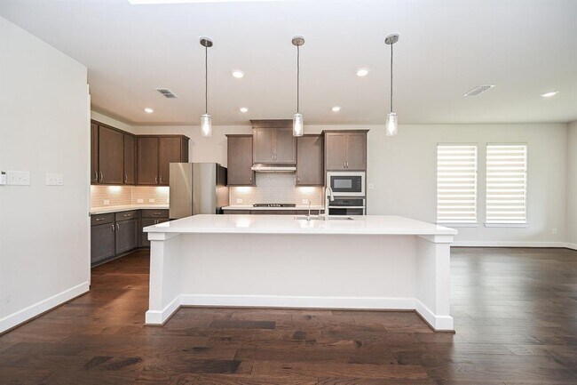 Building Photo - 21827 Erskine Peaks Pl