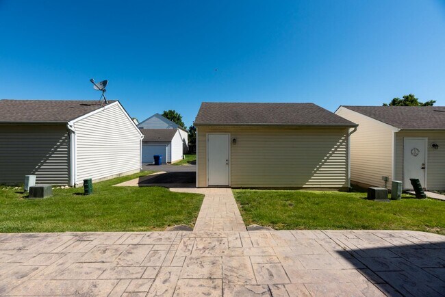 Building Photo - 106 Hewes St