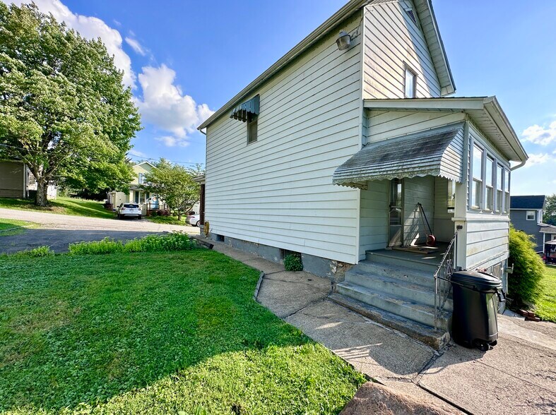 Building Photo - 1413 Laurel Pl