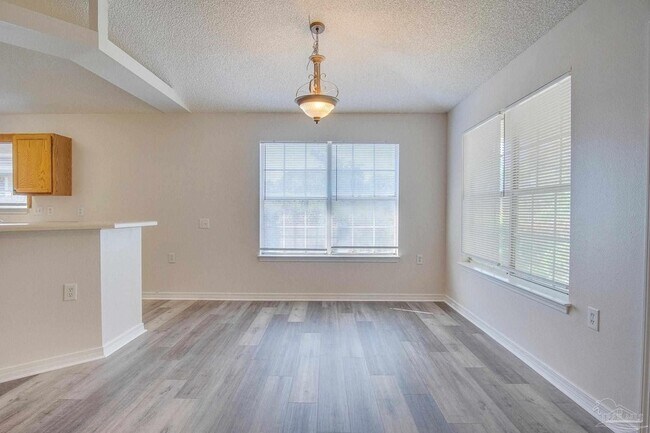 Building Photo - 2029 Shadow Lake Dr