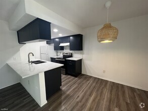 Building Photo - 2 br, 1.5 bath 4plex - 3458 Willowrun Drive B