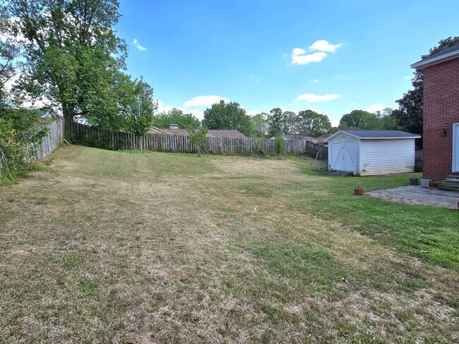 Building Photo - 4517 Crosland Dr