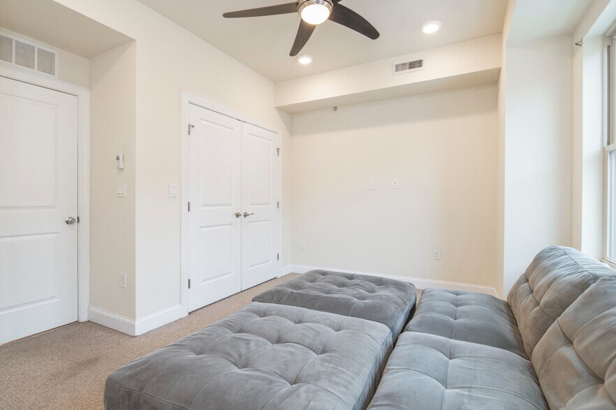 Building Photo - 1825 N Bouvier St