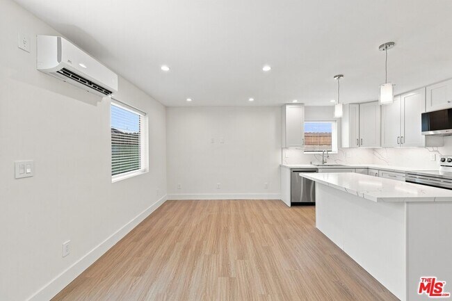 Building Photo - 20212 W Gault St