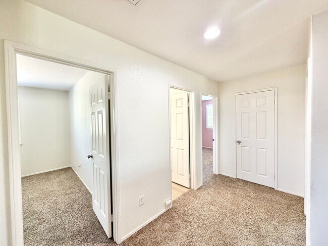 Building Photo - Spacious 5 Bedroom Redhawk Home with LARGE Loft & Backyard in Prime Location