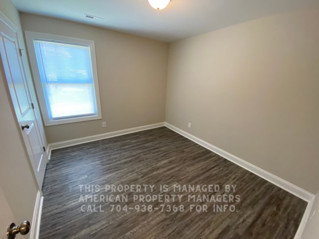 Building Photo - 1418 Ontario Dr