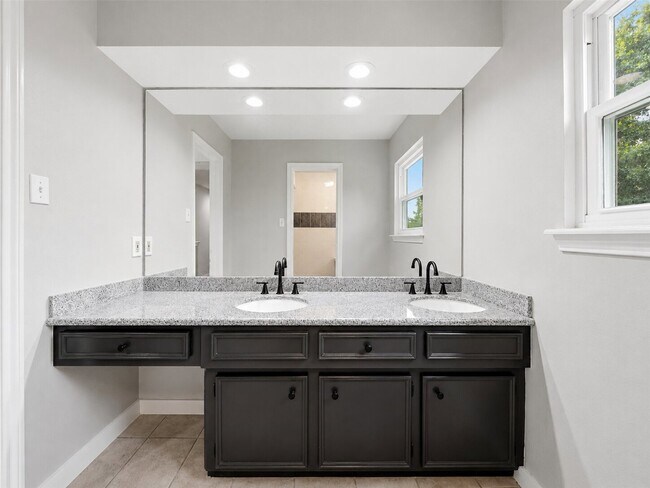 Building Photo - 15414 Ripplestream Dr