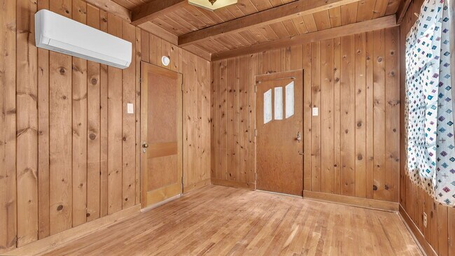 Building Photo - 205 Harvard Dr SE